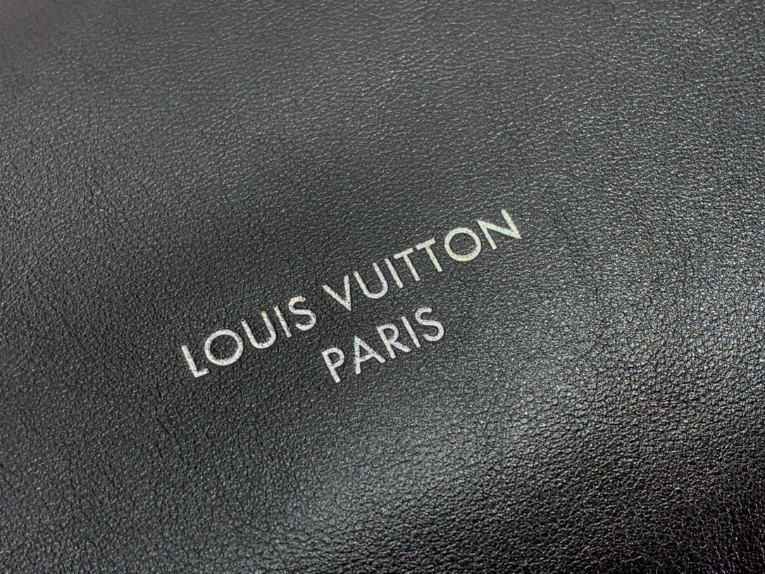ＬＳ ＶＴＴＯＮ CARRYALL DARK MM