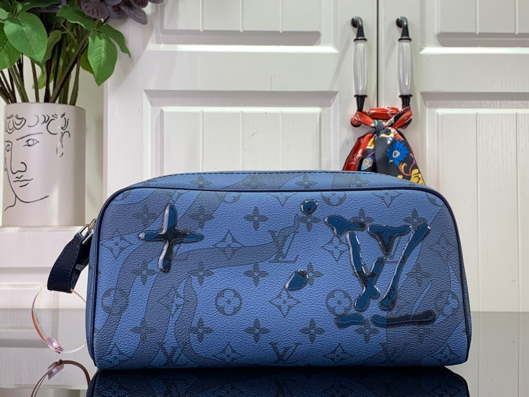 ＬＳ ＶＴＴＯＮ DOPP KIT TOILETRY BAG NAVY