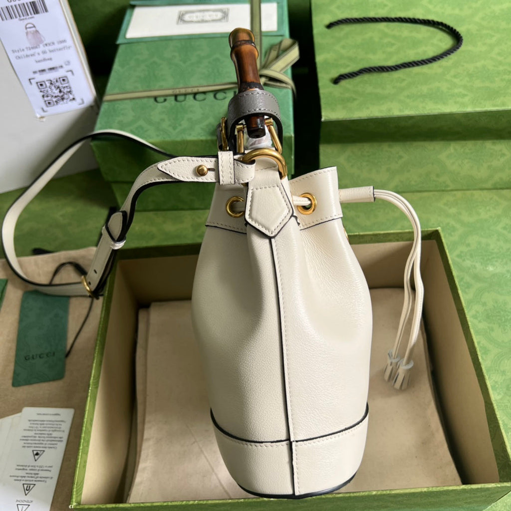 ＧＣＣＩDIANA MINI BUCKET BAG WHITE