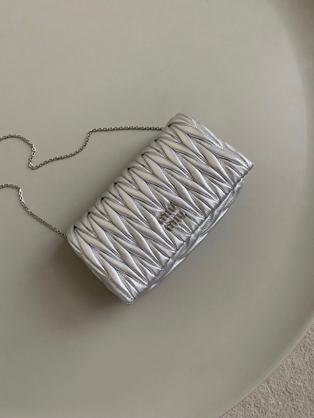 ＭＩ ＭＵ MATELASSÉ NAPPA LEATHER MINI-BAG SILVER