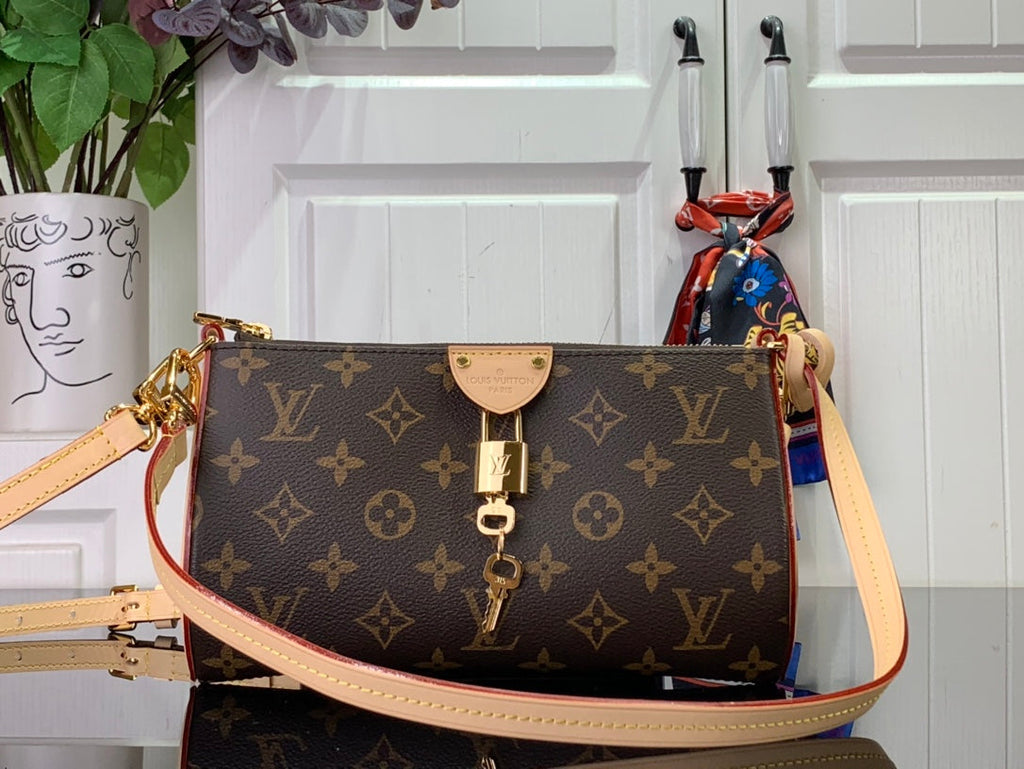 ＬＳ ＶＴＴＯＮ POCHETTE TIRETTE