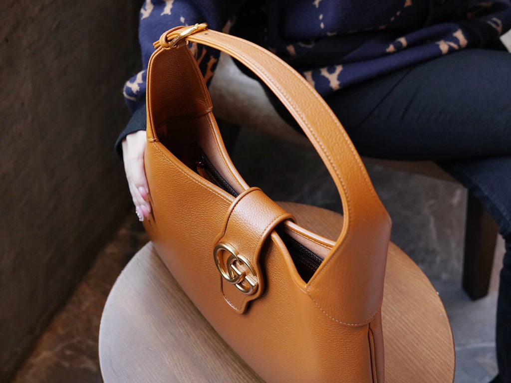 ＧＣＣＩAPHRODITE MEDIUM SHOULDER BAG BROWN