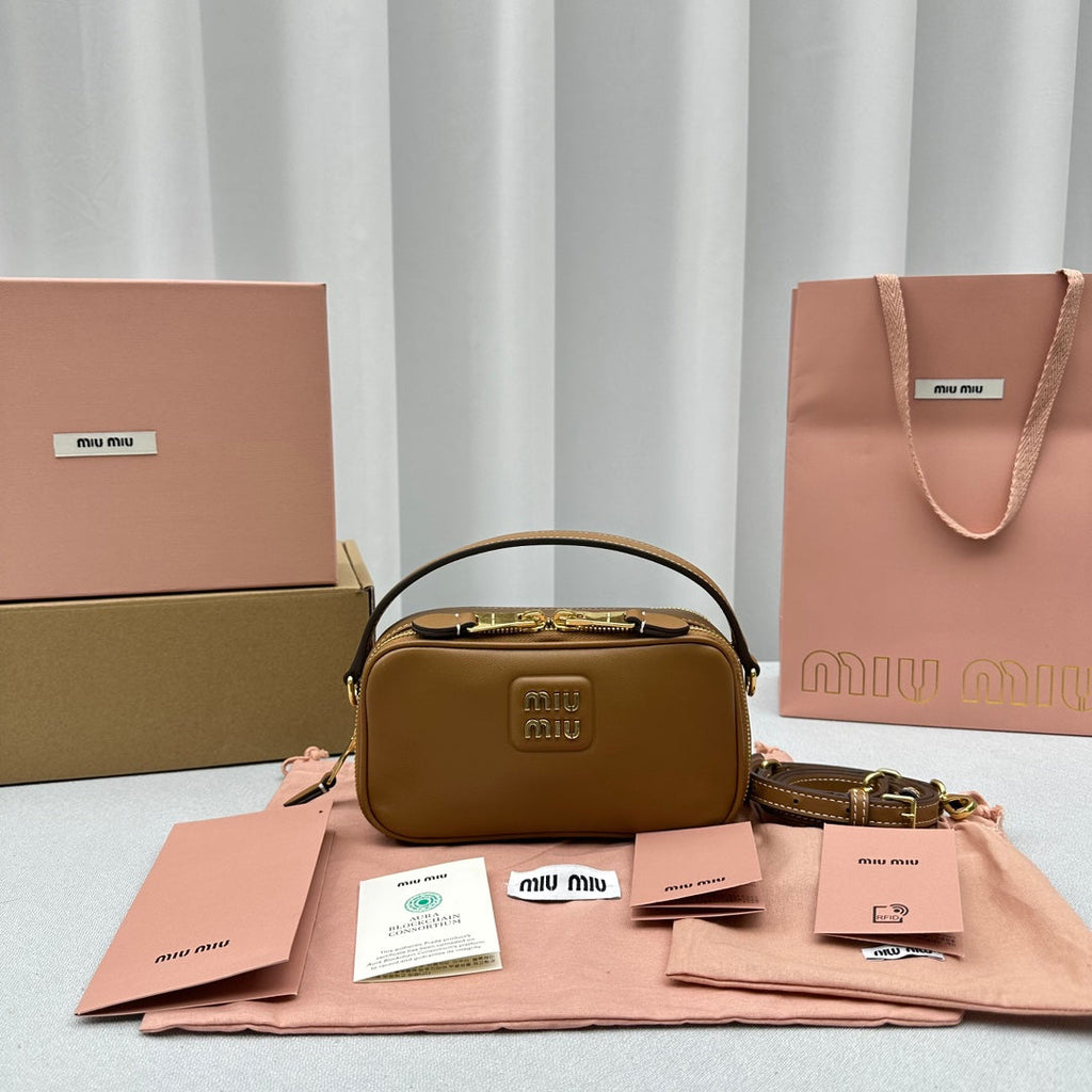 ＭＩ ＭＵ ARCADIE LEATHER BAG OAK