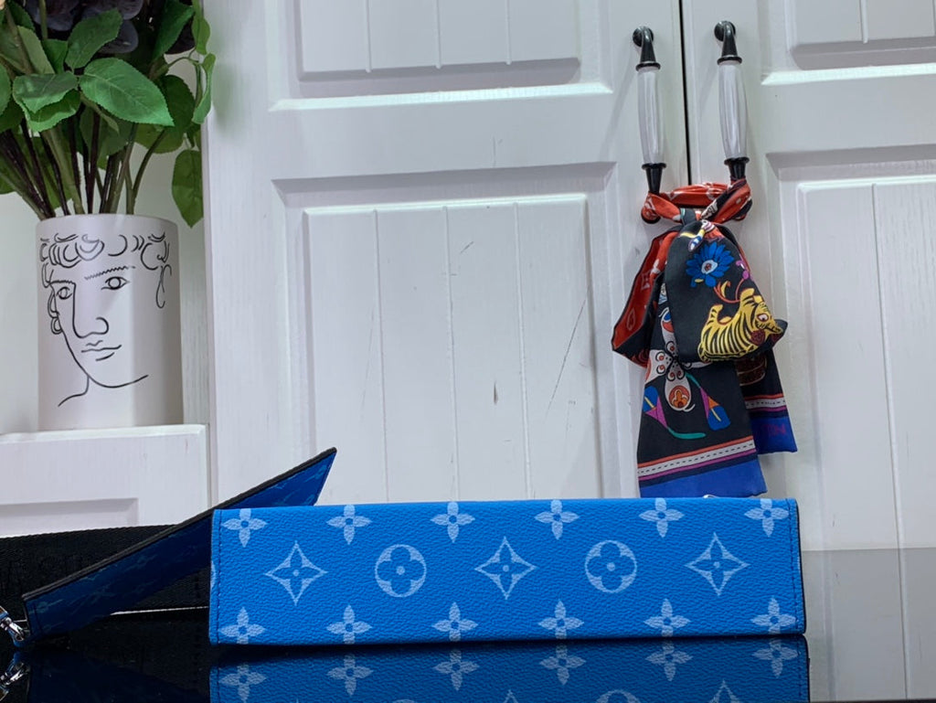 ＬＳ ＶＴＴＯＮ GASTON WEARABLE WALLET BLUE