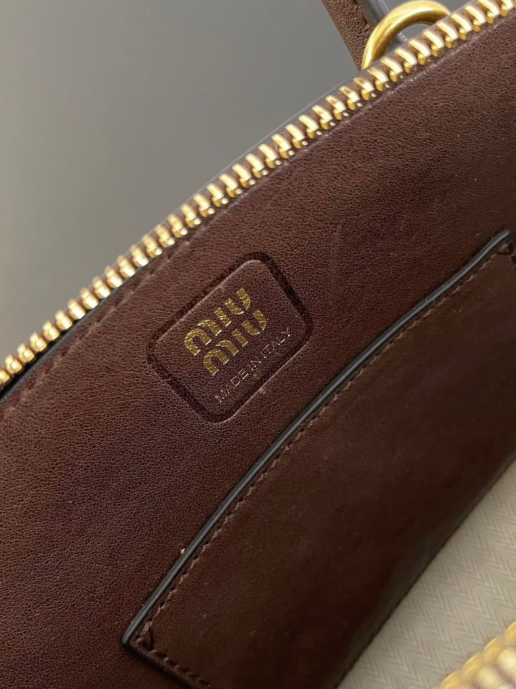 ＭＩ ＭＵ AVENTURE MINI NAPPA LEATHER BAG BRIARWOOD