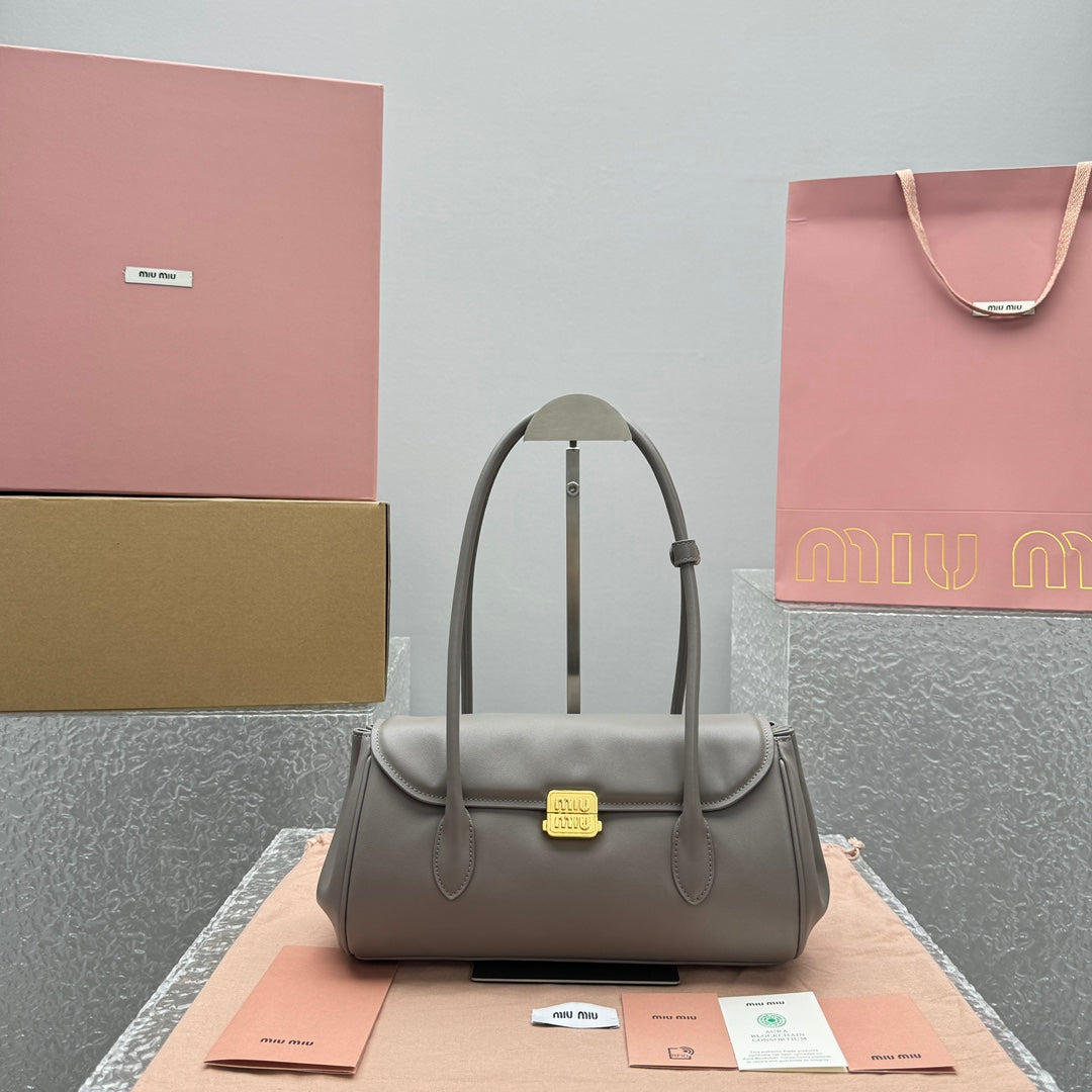 ＭＩ ＭＵ  LEATHER SHOULDER BAG CLAY GREY