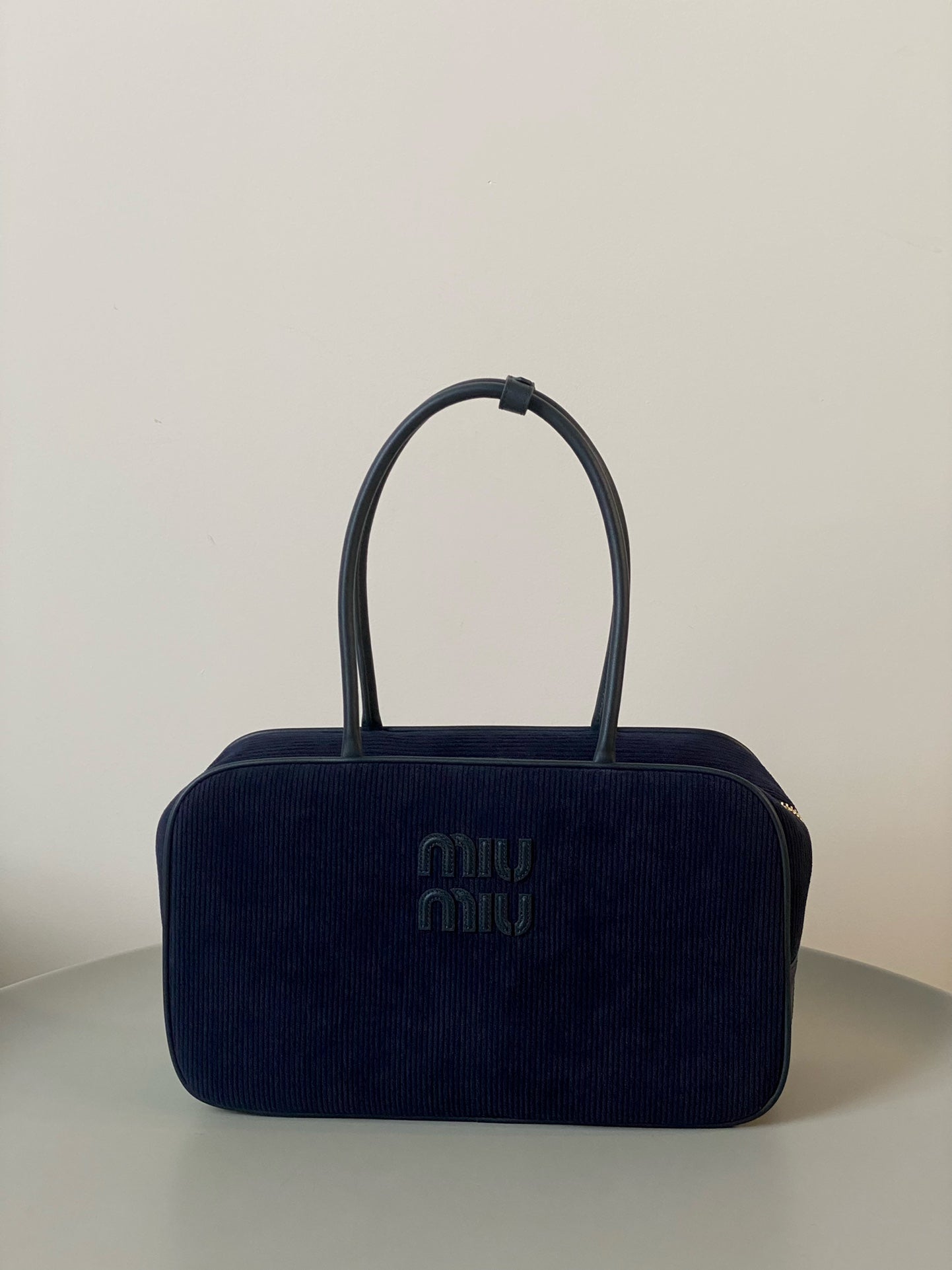 ＭＩ ＭＵ BEAU CORDUROY TOP-HANDLE BAG NAVY