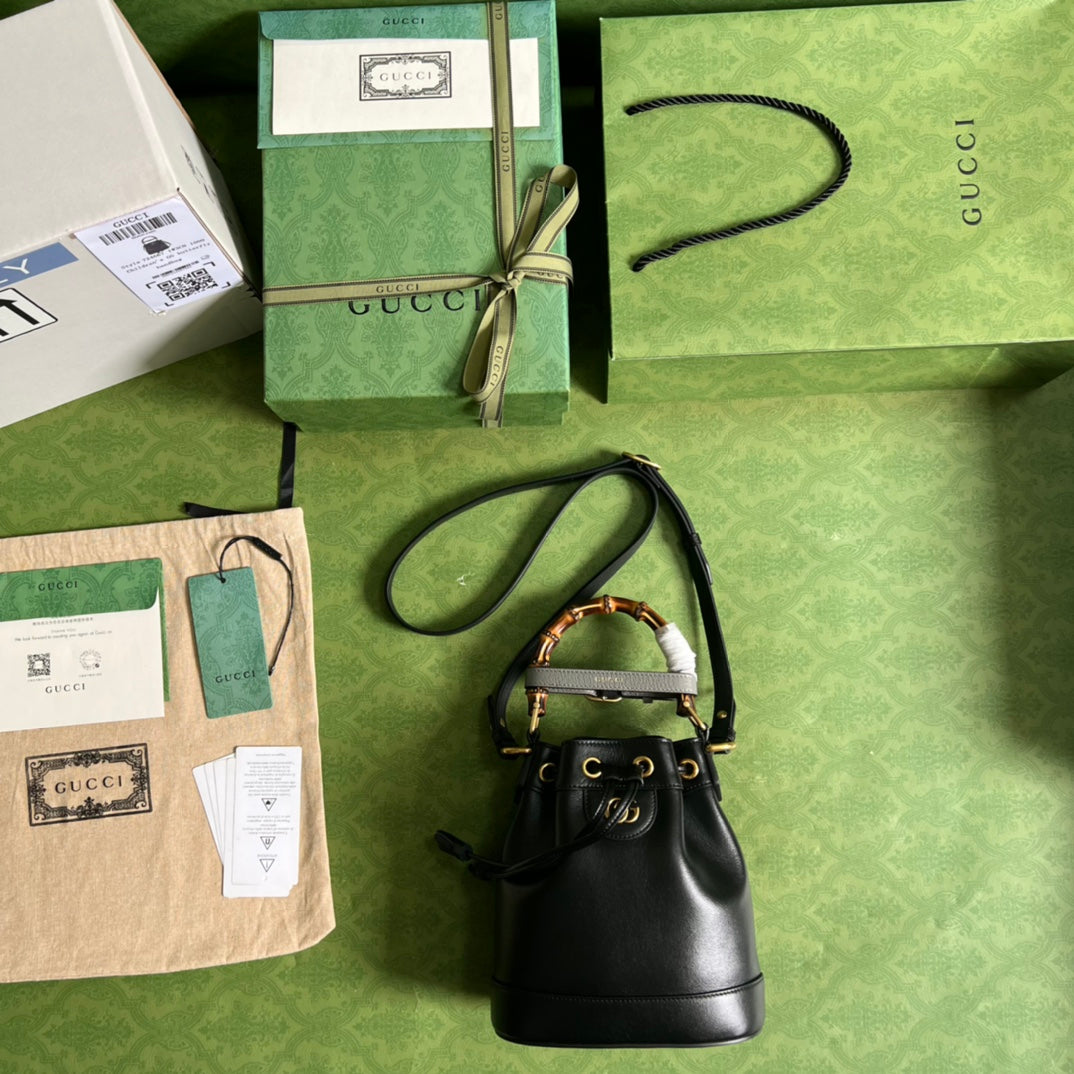 ＧＣＣＩDIANA MINI BUCKET BAG BLACK