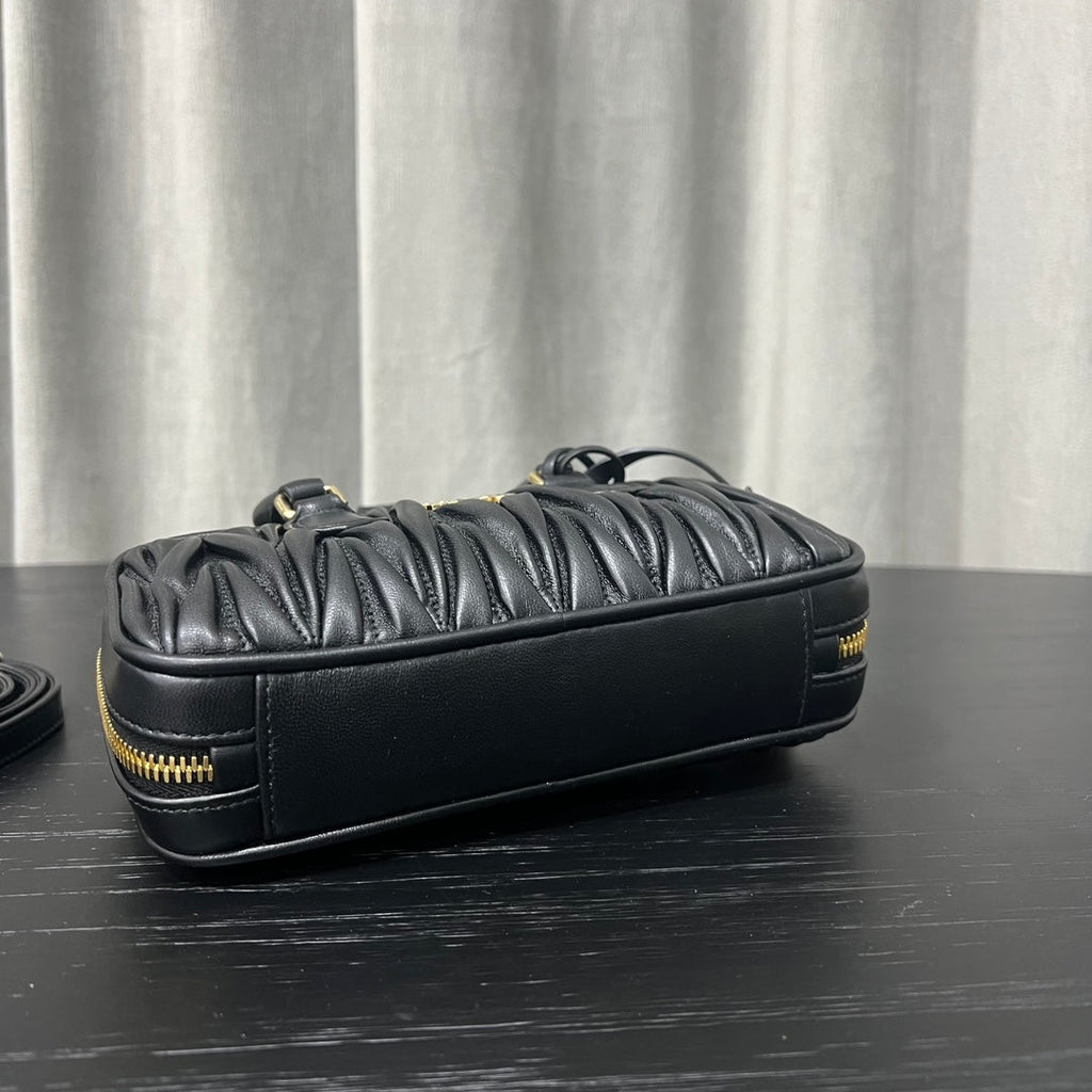 ＭＩ ＭＵ ARCADIE MATELASSÉ NAPPA LEATHER BAG BLACK