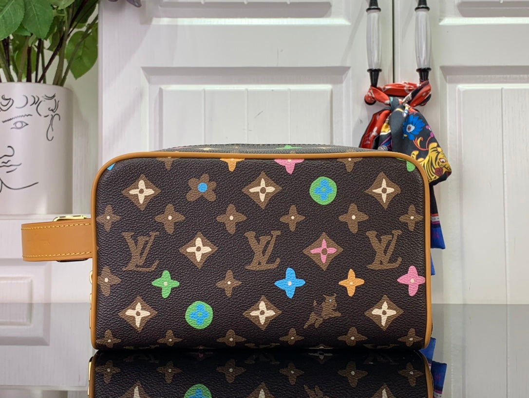 ＬＳ ＶＴＴＯＮ LOCKER DOPP KIT