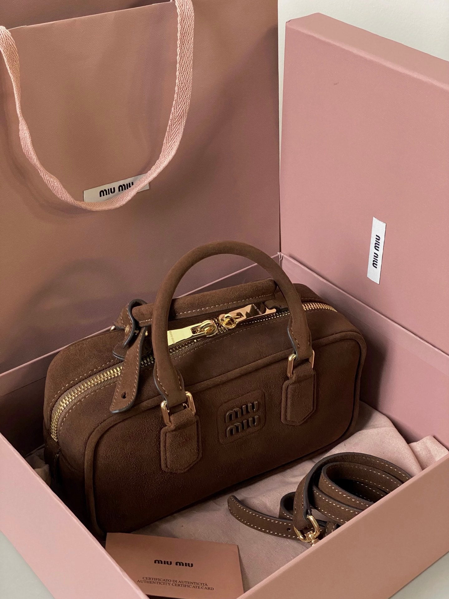 ＭＩ ＭＵ ARCADIE PADDED SUEDE TOP-HANDLE BAG COCOA BROWN