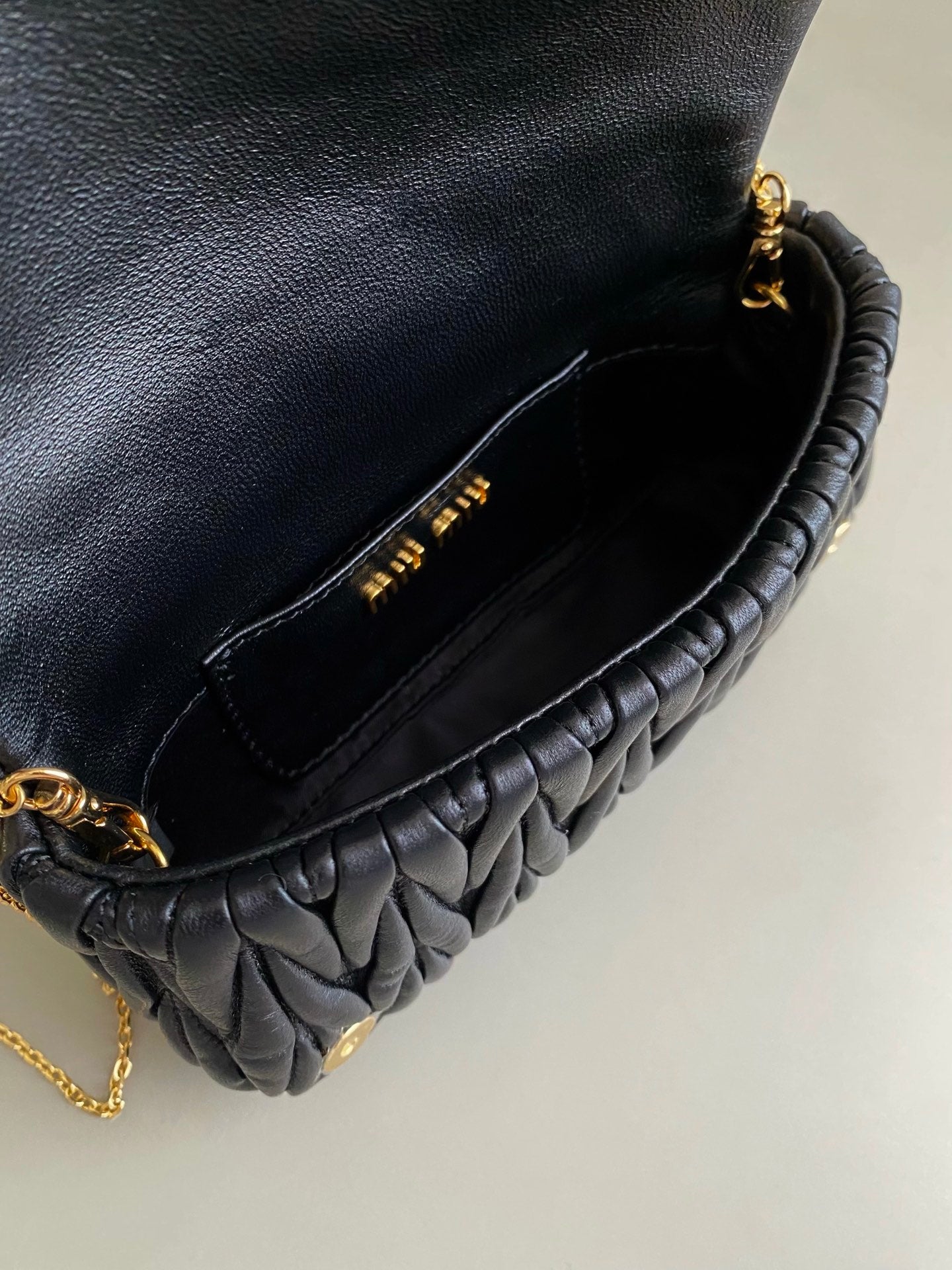 ＭＩ ＭＵ MATELASSÉ NAPPA LEATHER MINI-BAG WHITE/BLACK