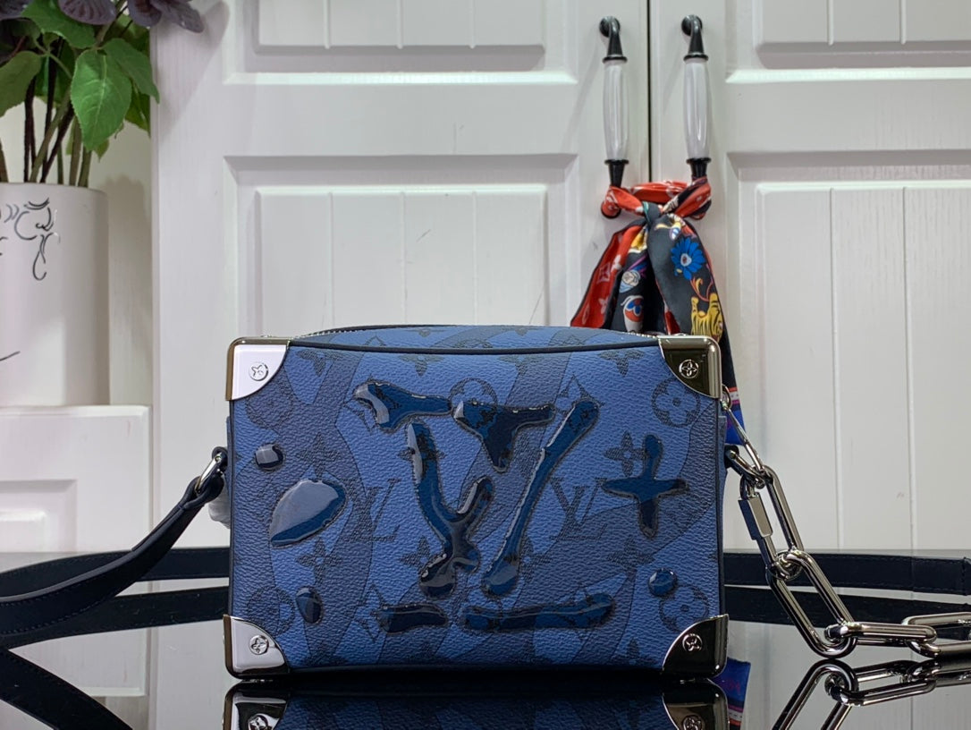 ＬＳ ＶＴＴＯＮ DISCOVERY SHOULDER BAG NAVY