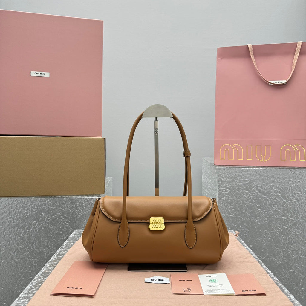 ＭＩ ＭＵ  LEATHER SHOULDER BAG COGNAC