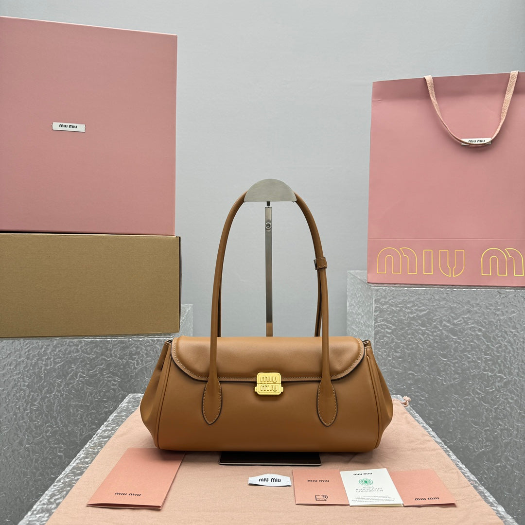 ＭＩ ＭＵ  LEATHER SHOULDER BAG COGNAC