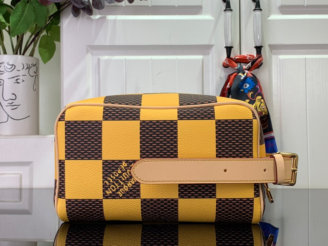 ＬＳ ＶＴＴＯＮ LOCKER DOPP KIT