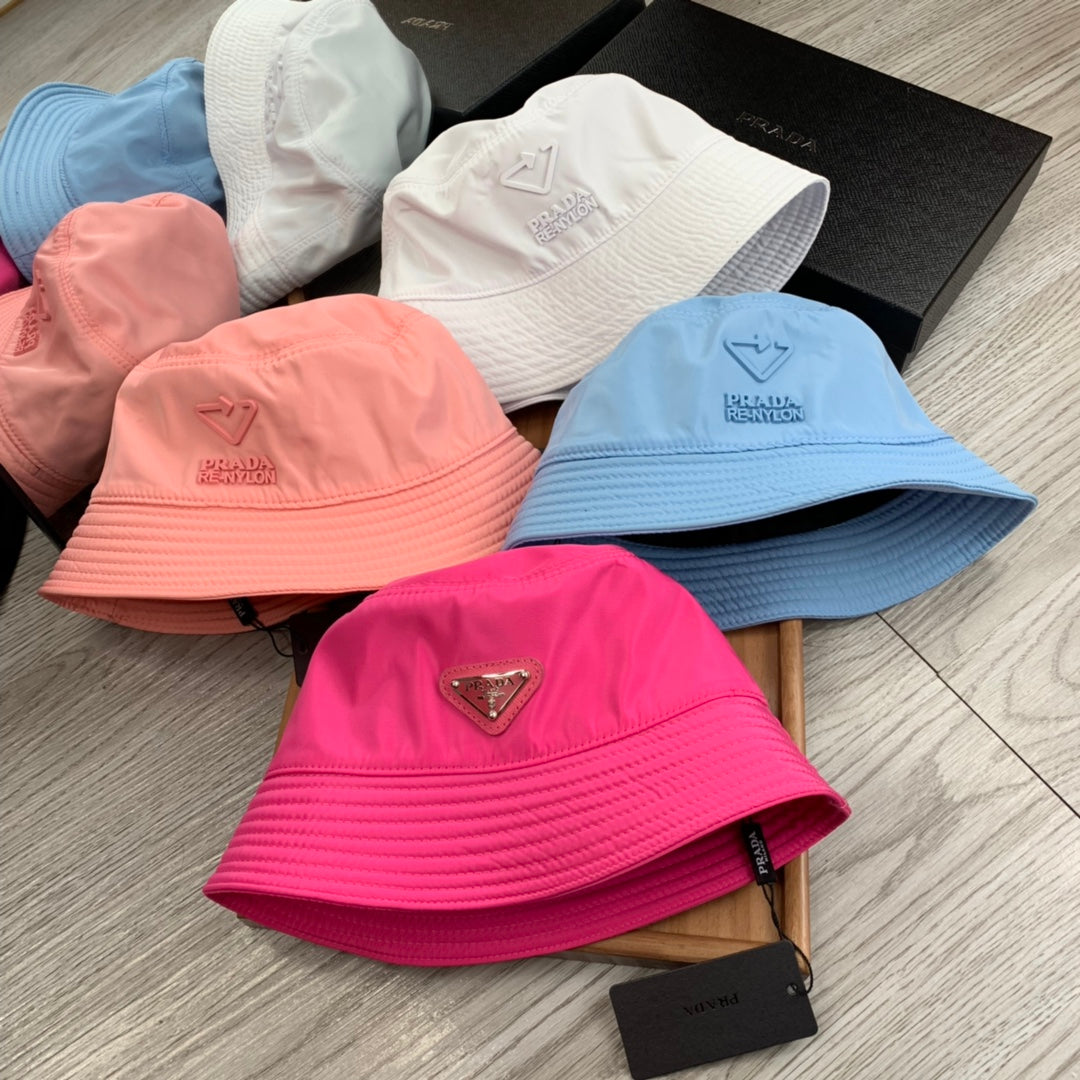 BUCKET HAT IN WHITE RE-NYLON 234104