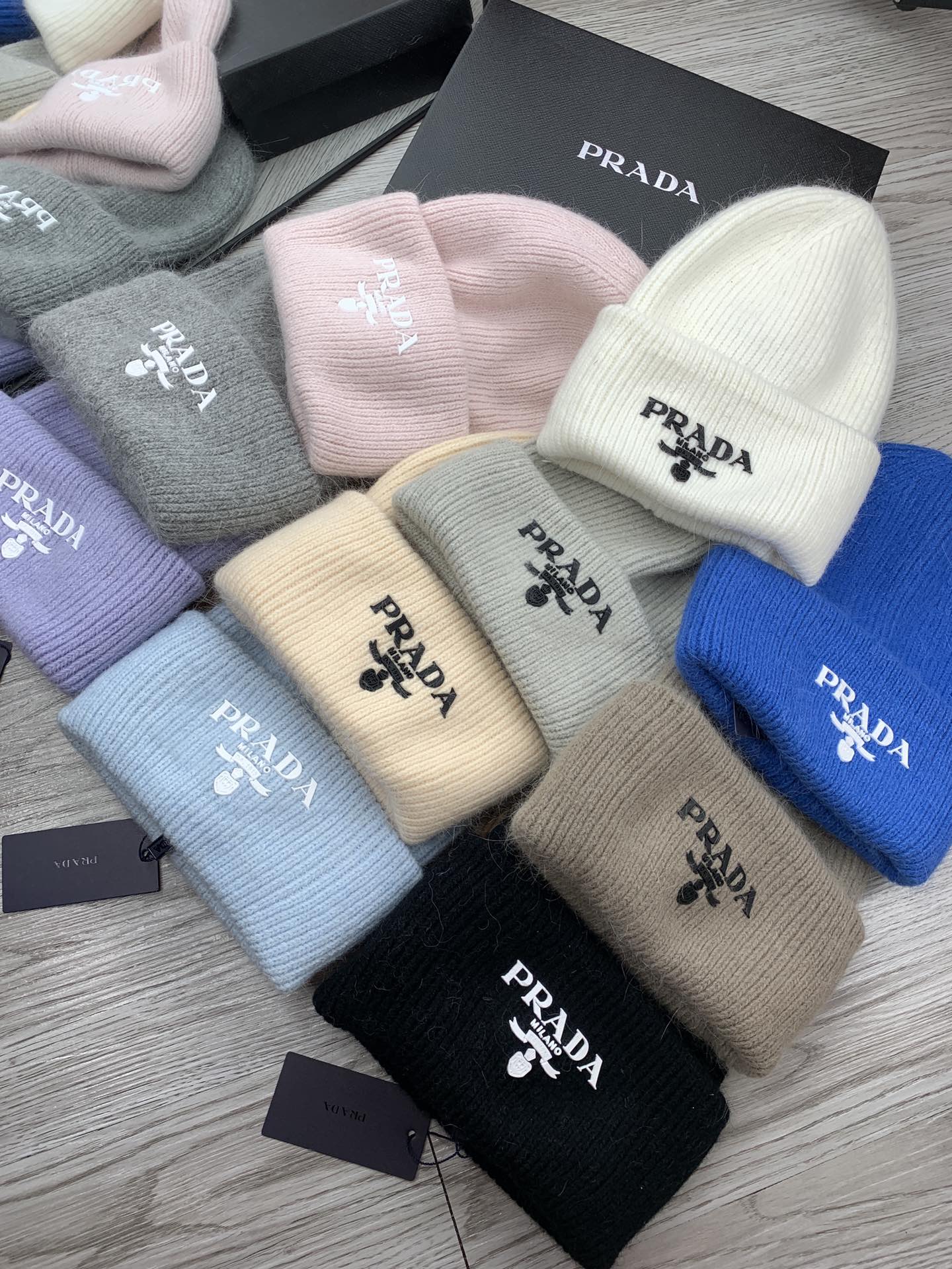 BEANIE HAT IN BLACK WOOL 108753