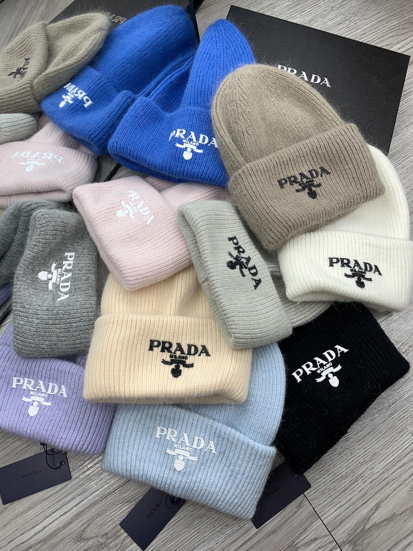 BEANIE HAT IN LIGHT BLUE WOOL 108744