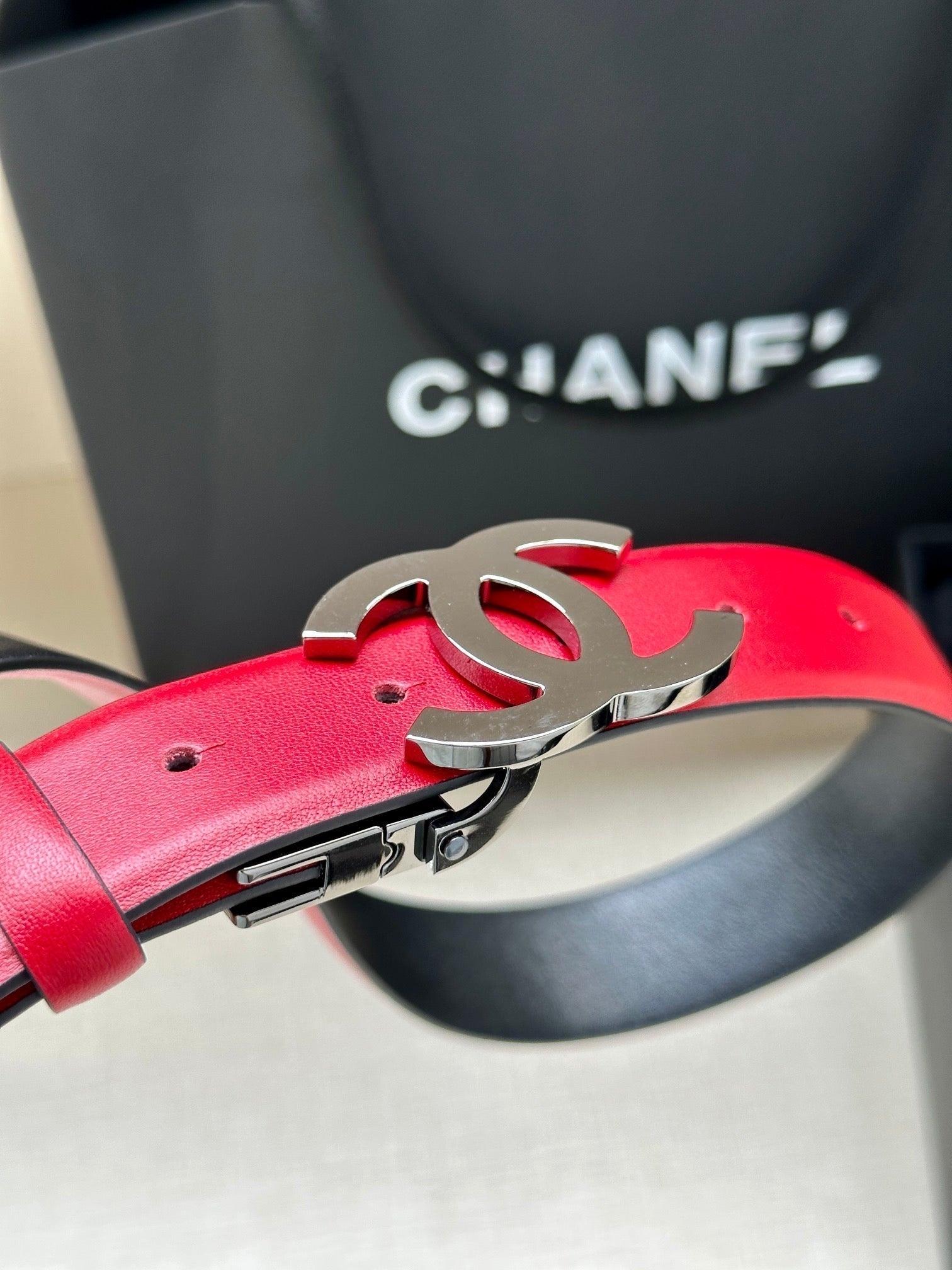 CC 30MM BELT IN CHERRY RED AND BLACK CALFSKIN WITH SILVER HARDWARE