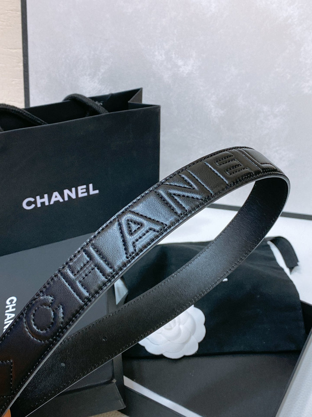 CC 30MM BELT IN BLACK EMBROIDERED CALFSKIN WHITE MIX BLACK METAL HARDWARE