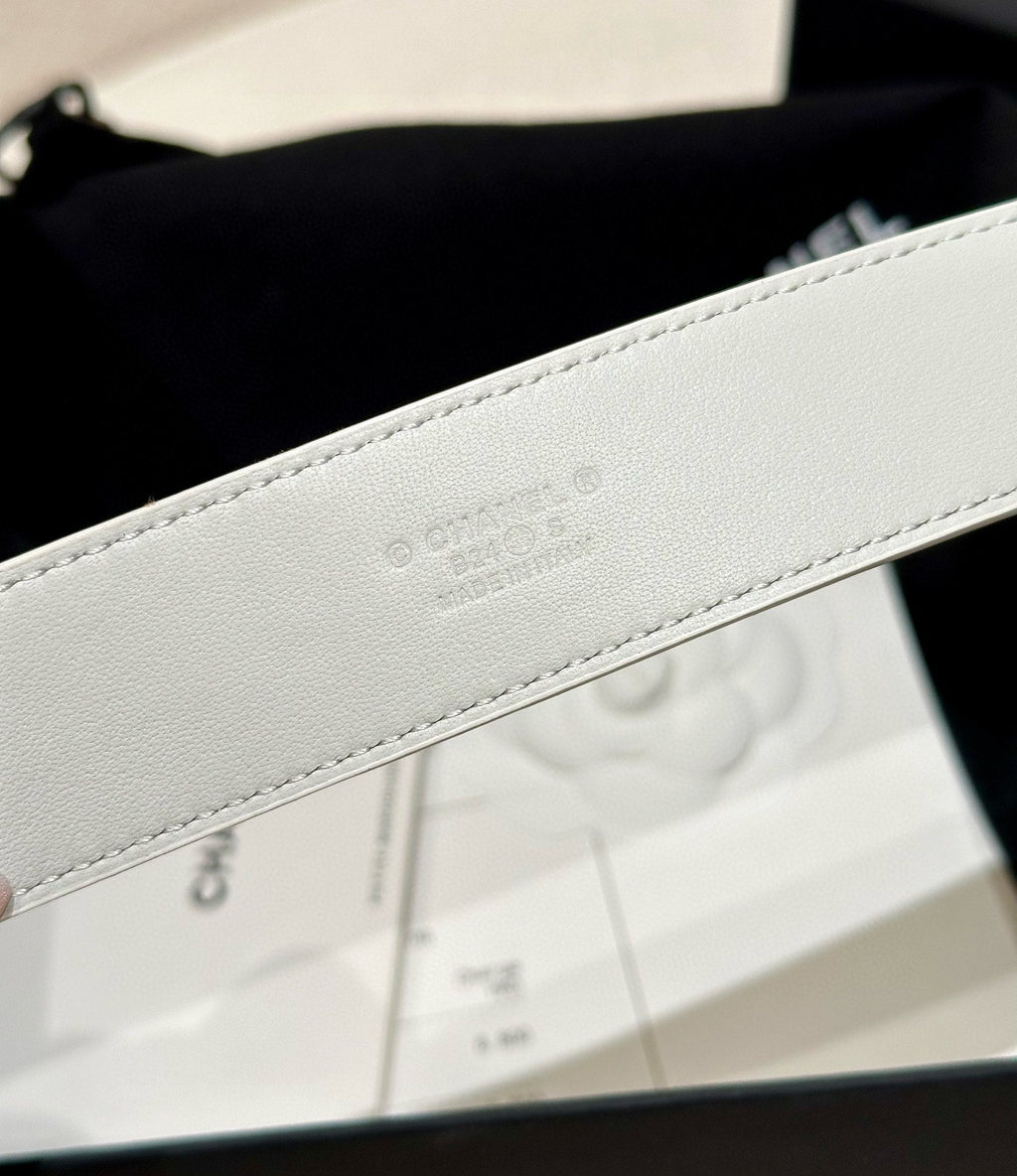 DOUBLE C BELT 30MM IN WHITE CALFSKIN GOLD BUCKLE WITH EMBOSSED CHECK PATTERN