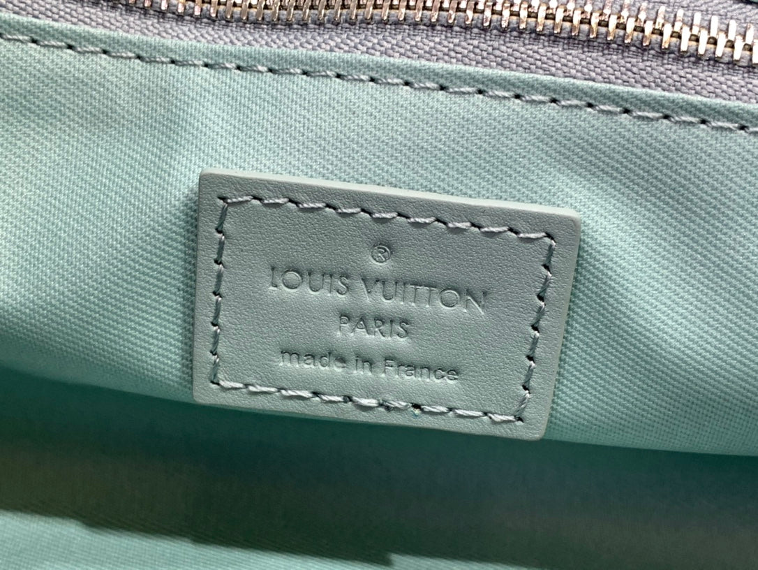 ＬＳ ＶＴＴＯＮ DOPP KIT TOILETRY BAG CRYSTAL BLUE