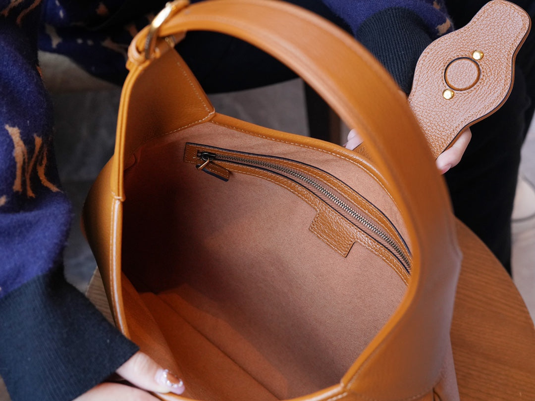ＧＣＣＩAPHRODITE MEDIUM SHOULDER BAG BROWN