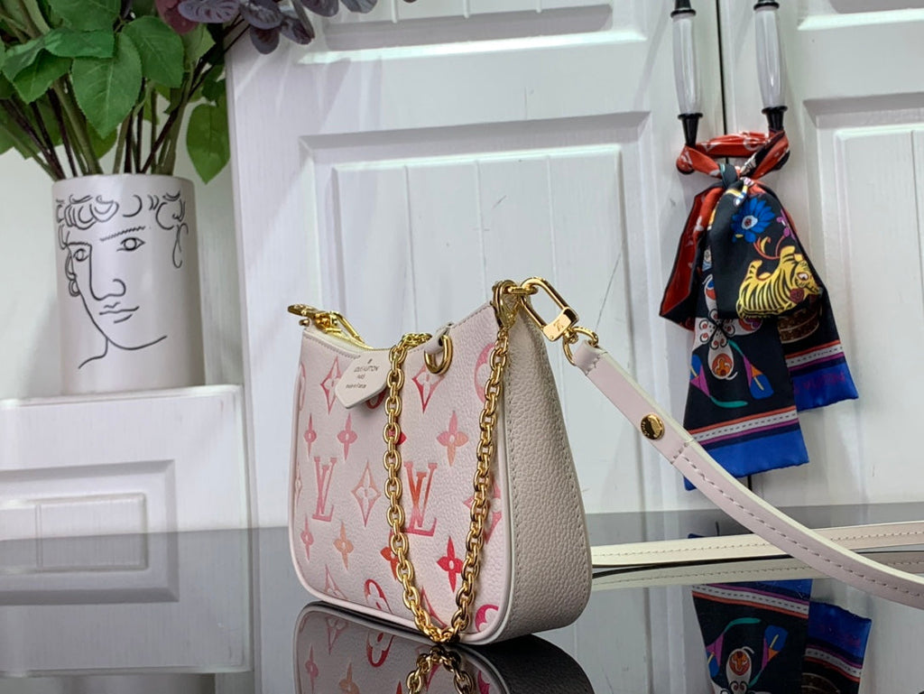 ＬＳ ＶＴＴＯＮ EASY POUCH ON STRAP