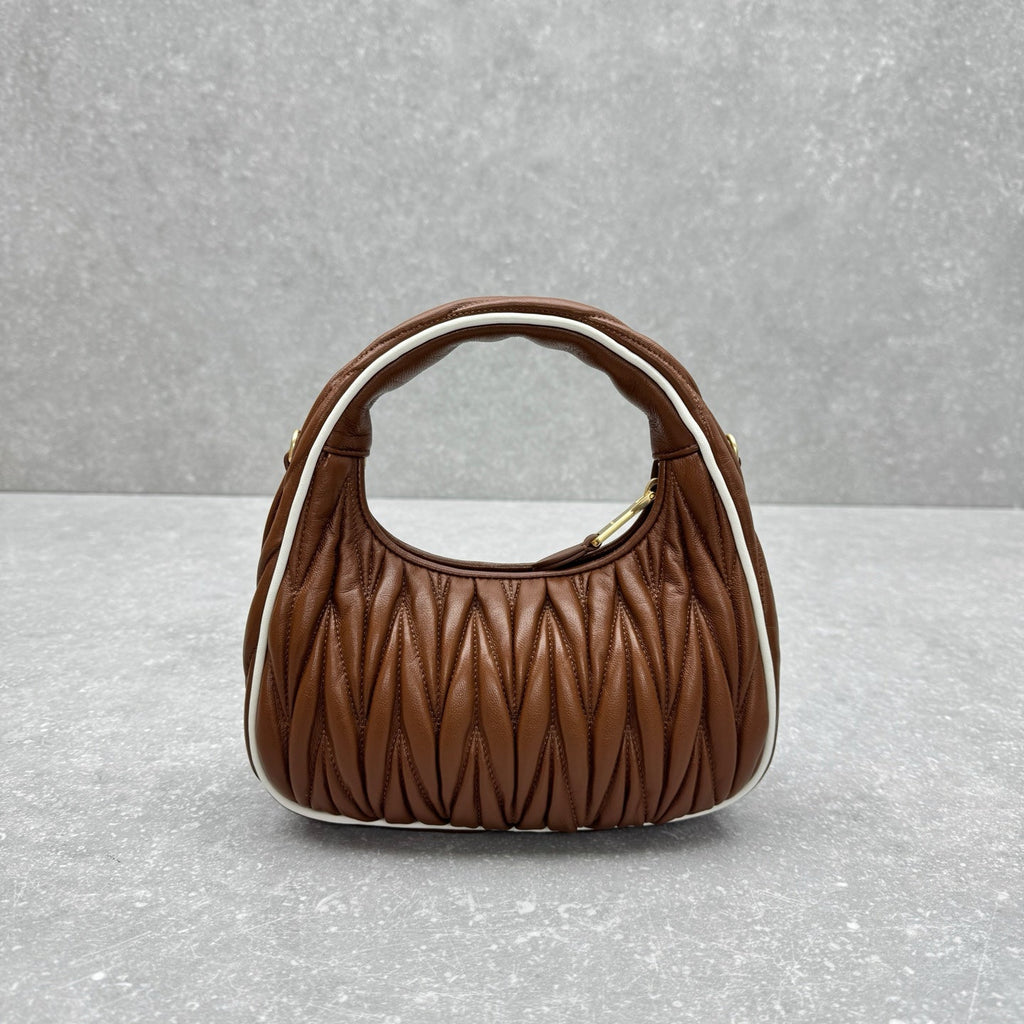 ＭＩ ＭＵ MATELASSÉ NAPPA LEATHER TOP HANDLE BAG BROWN