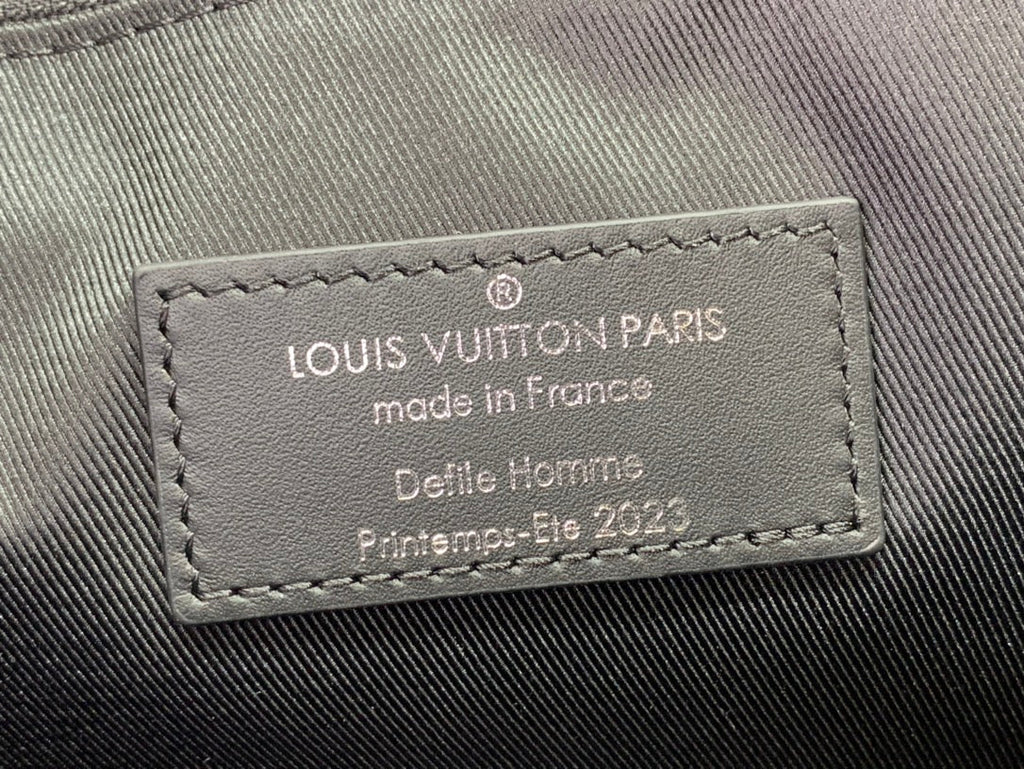 ＬＳ ＶＴＴＯＮ MONTSOURIS MESSENGER BLACK