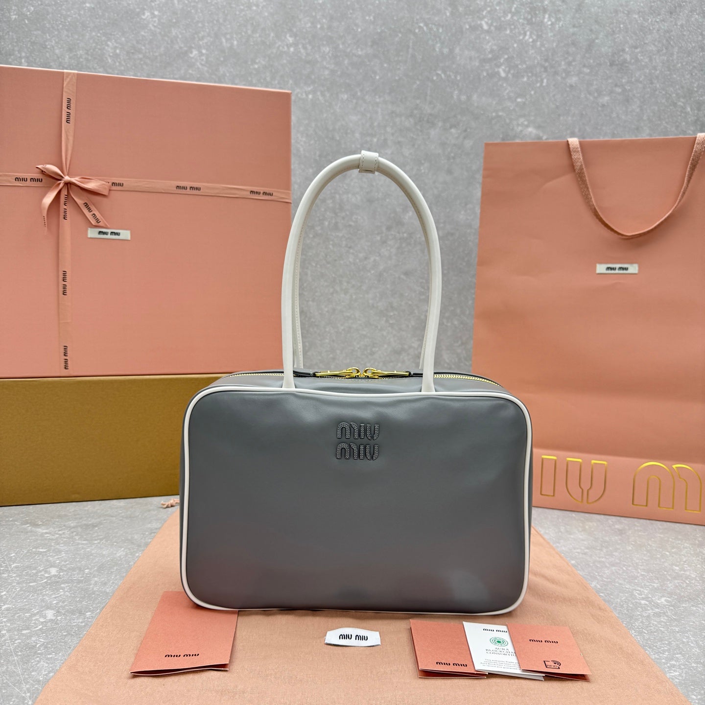 ＭＩ ＭＵ MATELASSÉ NAPPA LEATHER BAG GREY
