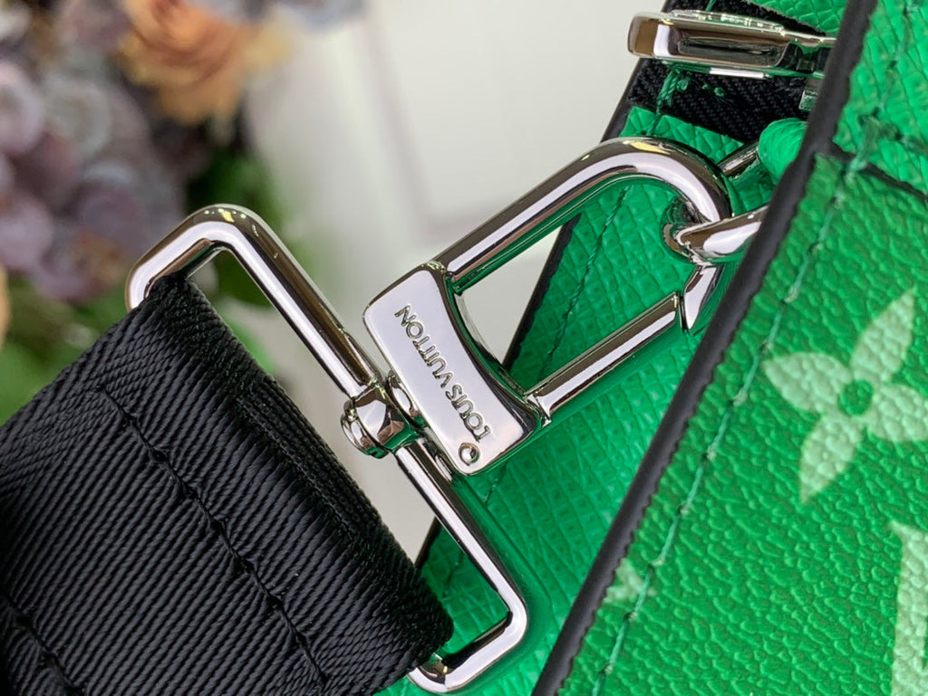 ＬＳ ＶＴＴＯＮ GASTON WEARABLE WALLET GREEN
