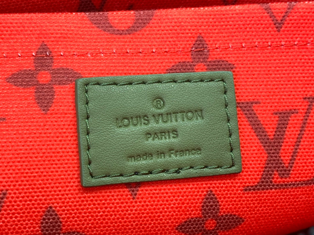 ＬＳ ＶＴＴＯＮ TOILETRY POUCH