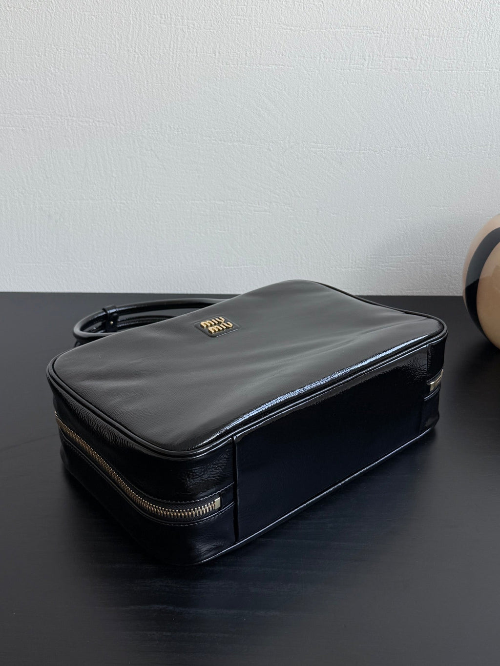 ＭＩ ＭＵ MATELASSÉ LEATHER TOTE BAG