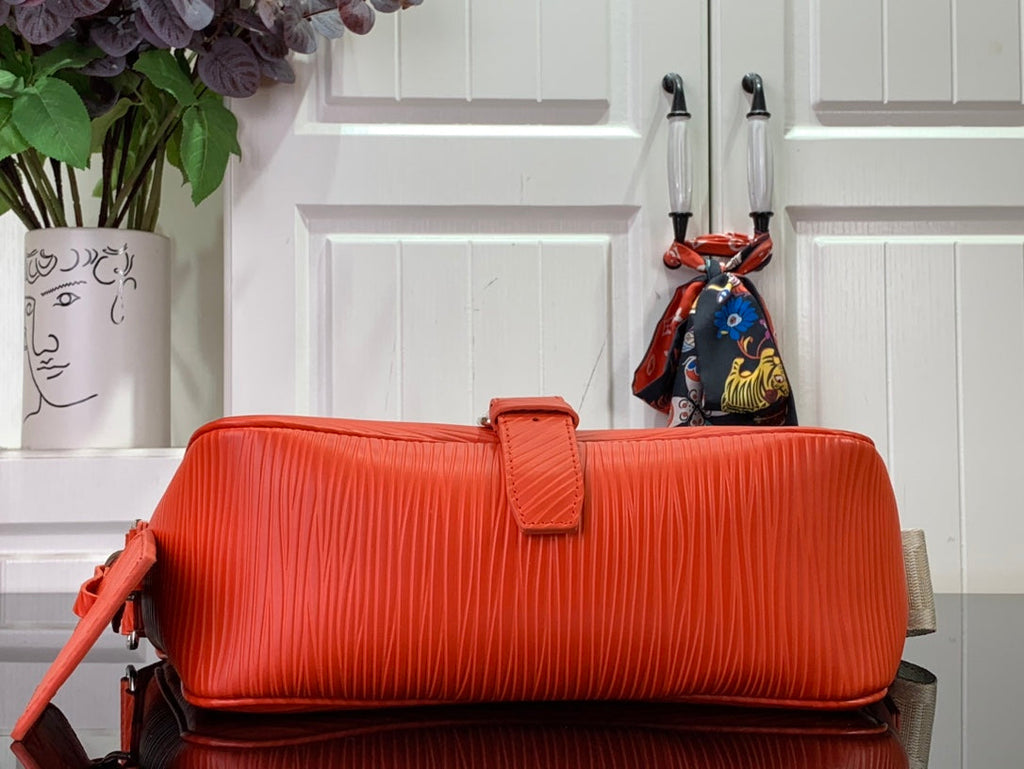 ＬＳ ＶＴＴＯＮ MONTSOURIS MESSENGER RED