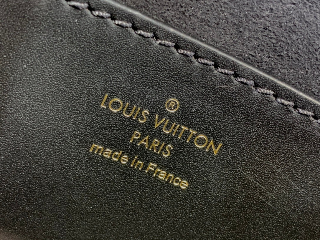 ＬＳ ＶＴＴＯＮ PICO TILSITT MONOGRAM REVERSE CANVAS