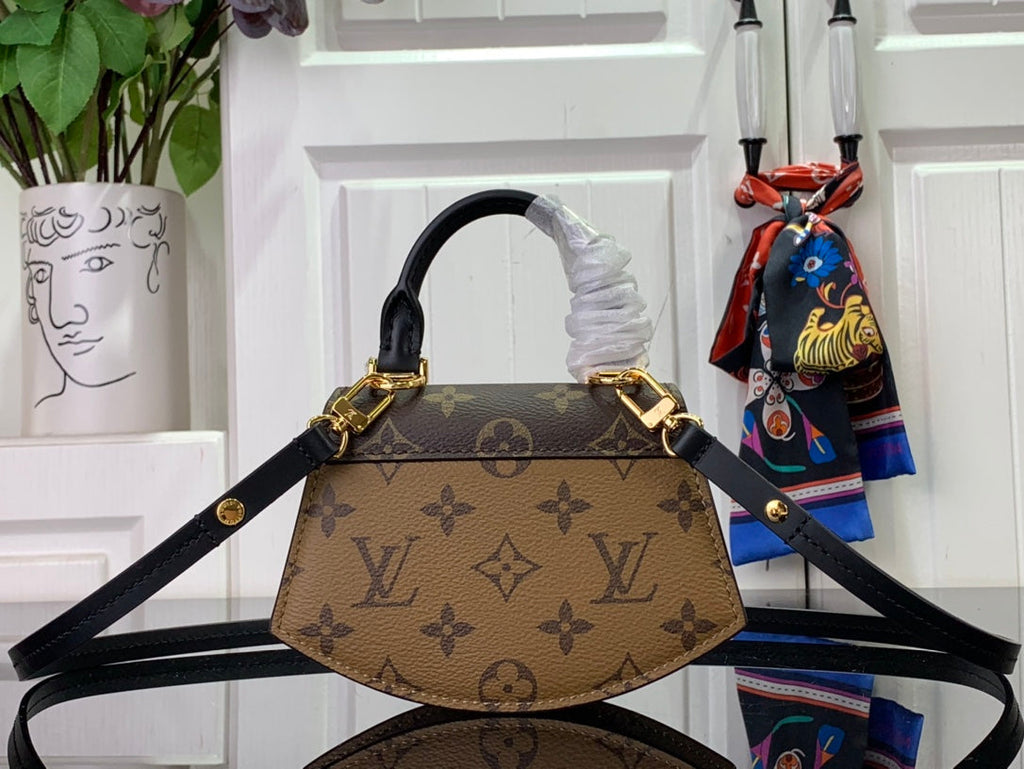 ＬＳ ＶＴＴＯＮ PICO TILSITT MONOGRAM REVERSE CANVAS