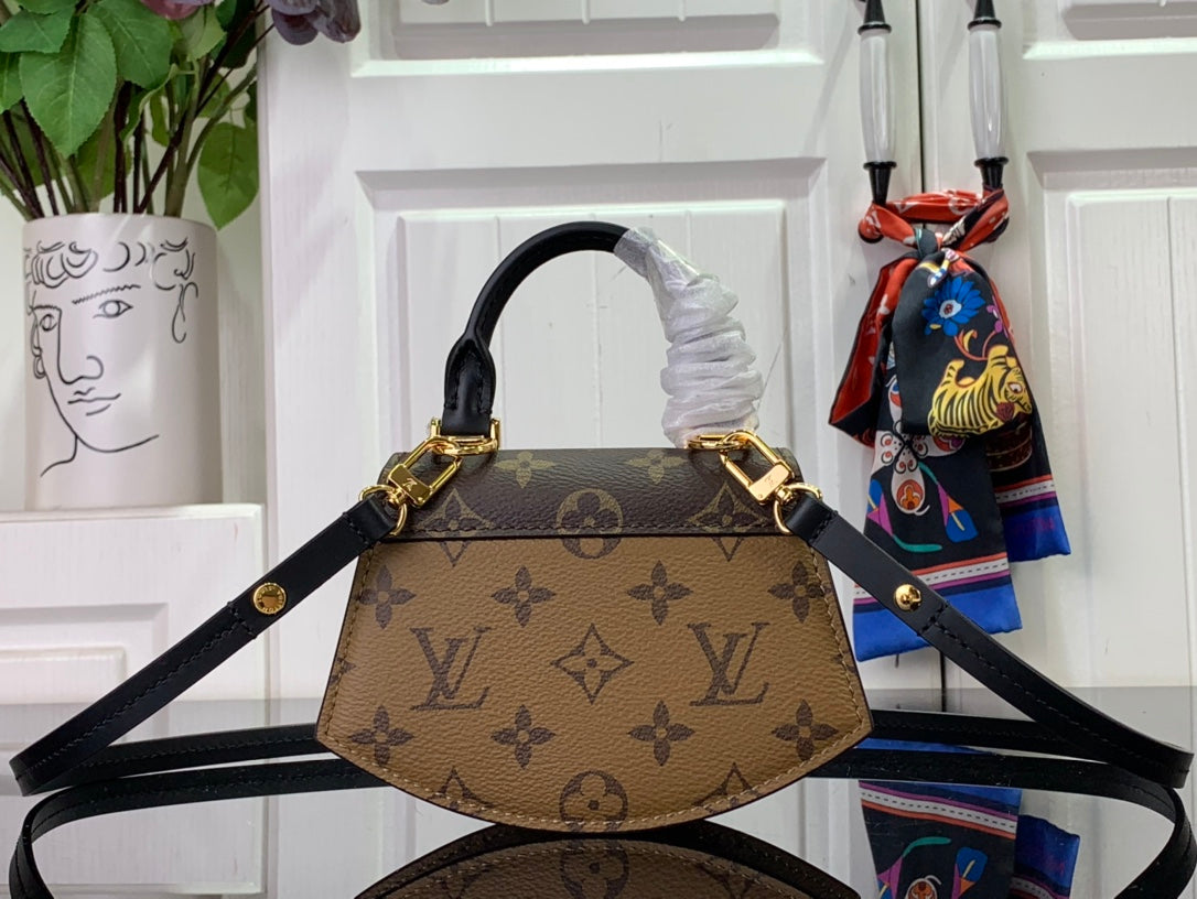 ＬＳ ＶＴＴＯＮ PICO TILSITT MONOGRAM REVERSE CANVAS