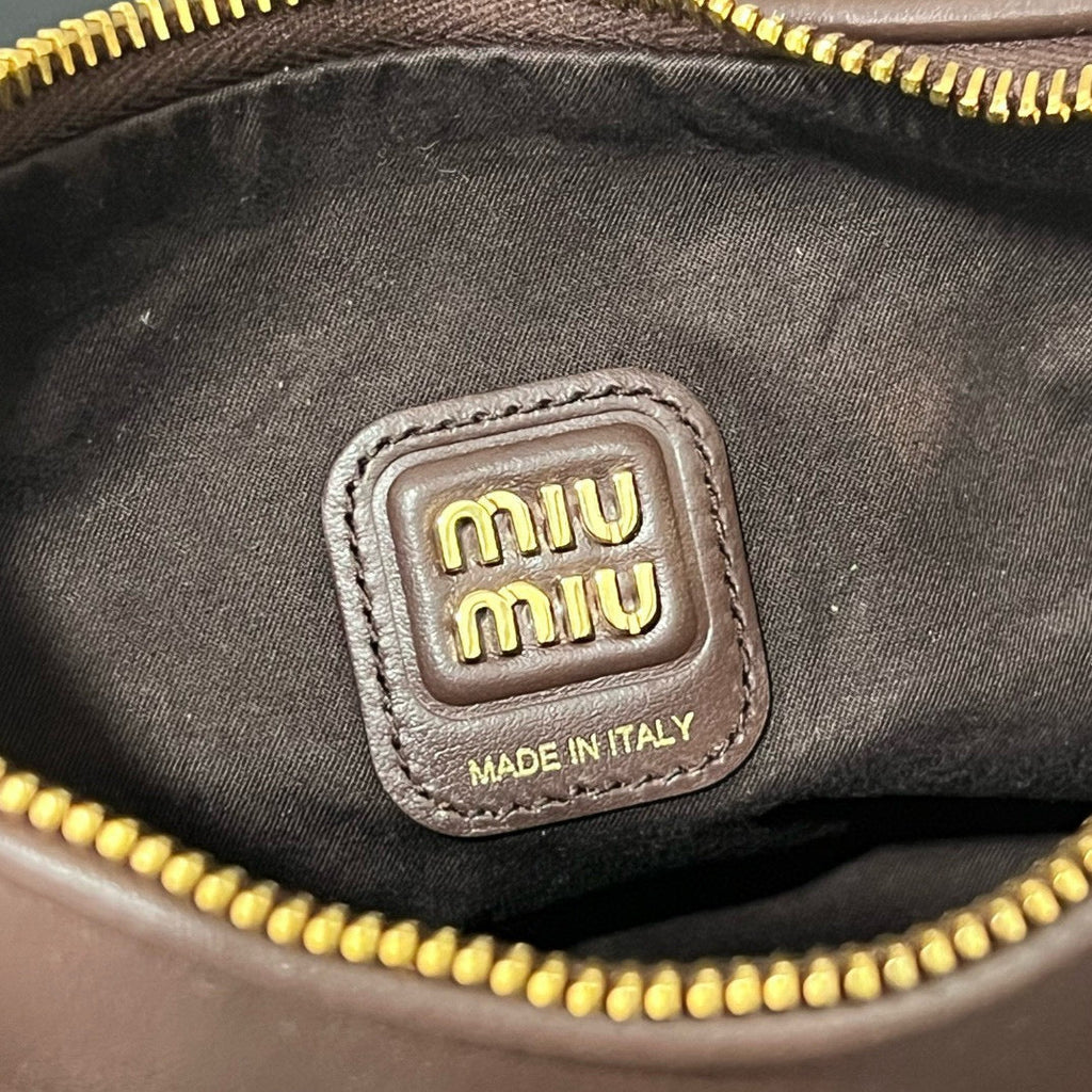 ＭＩ ＭＵ MATELASSÉ LEATHER CROSSBODY BAG BROWN