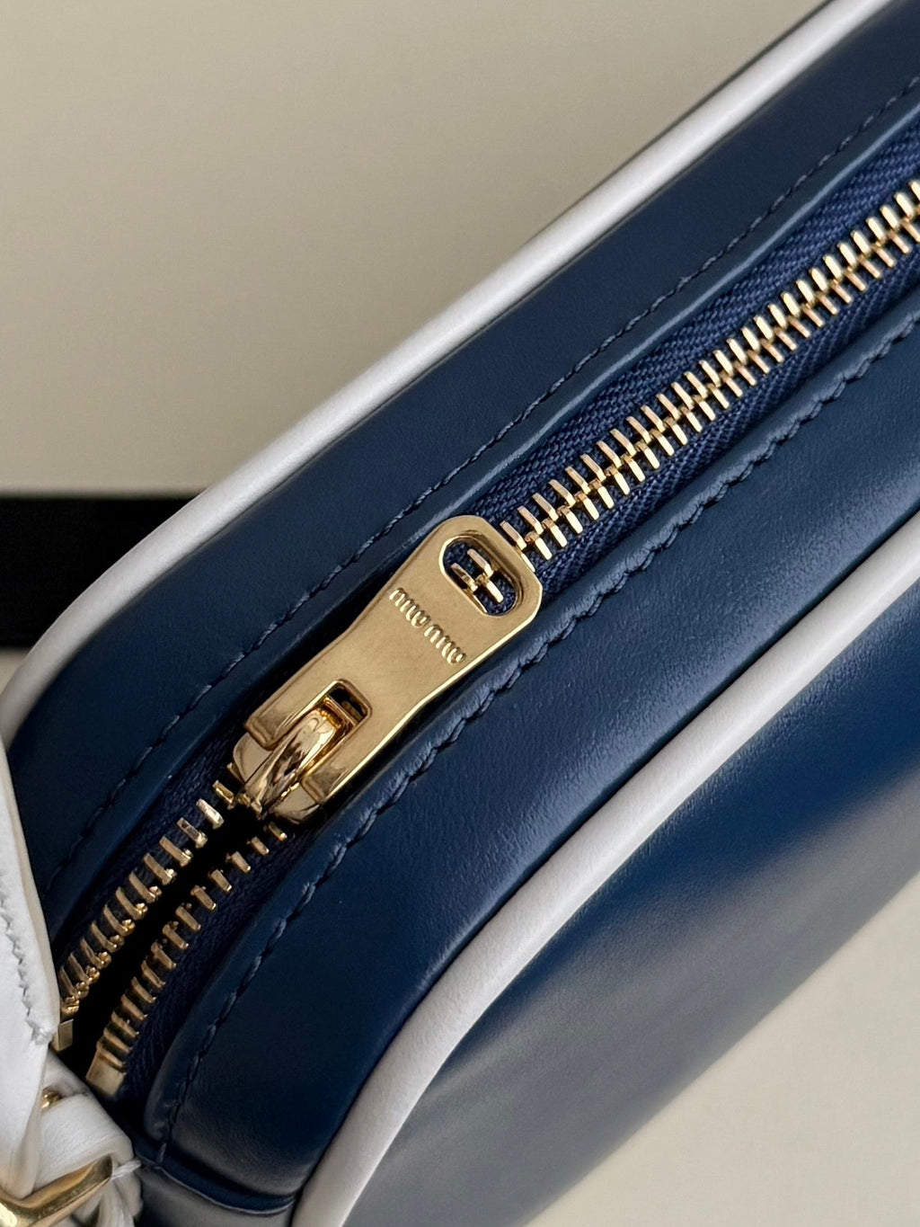 ＭＩ ＭＵ WANDER MATELASSÉ LEATHER TOTE BAG NAVY BLUE