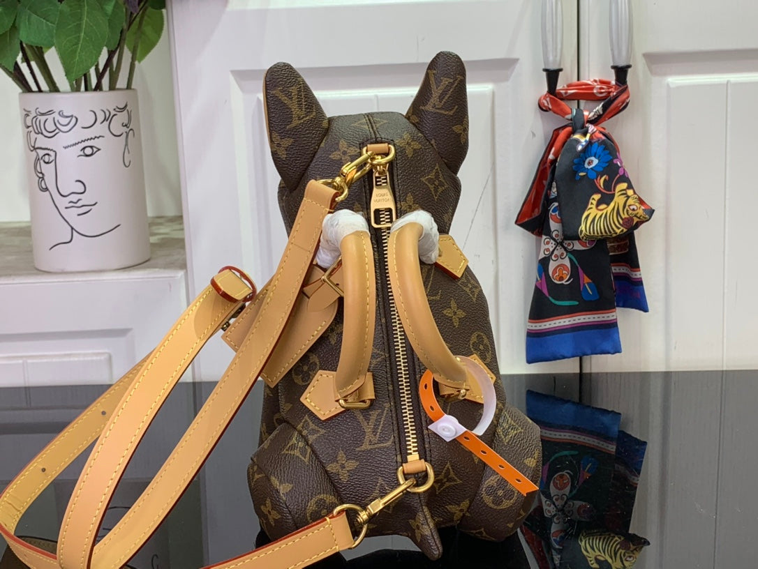 ＬＳ ＶＴＴＯＮ POOCH BAG MONOGRAM