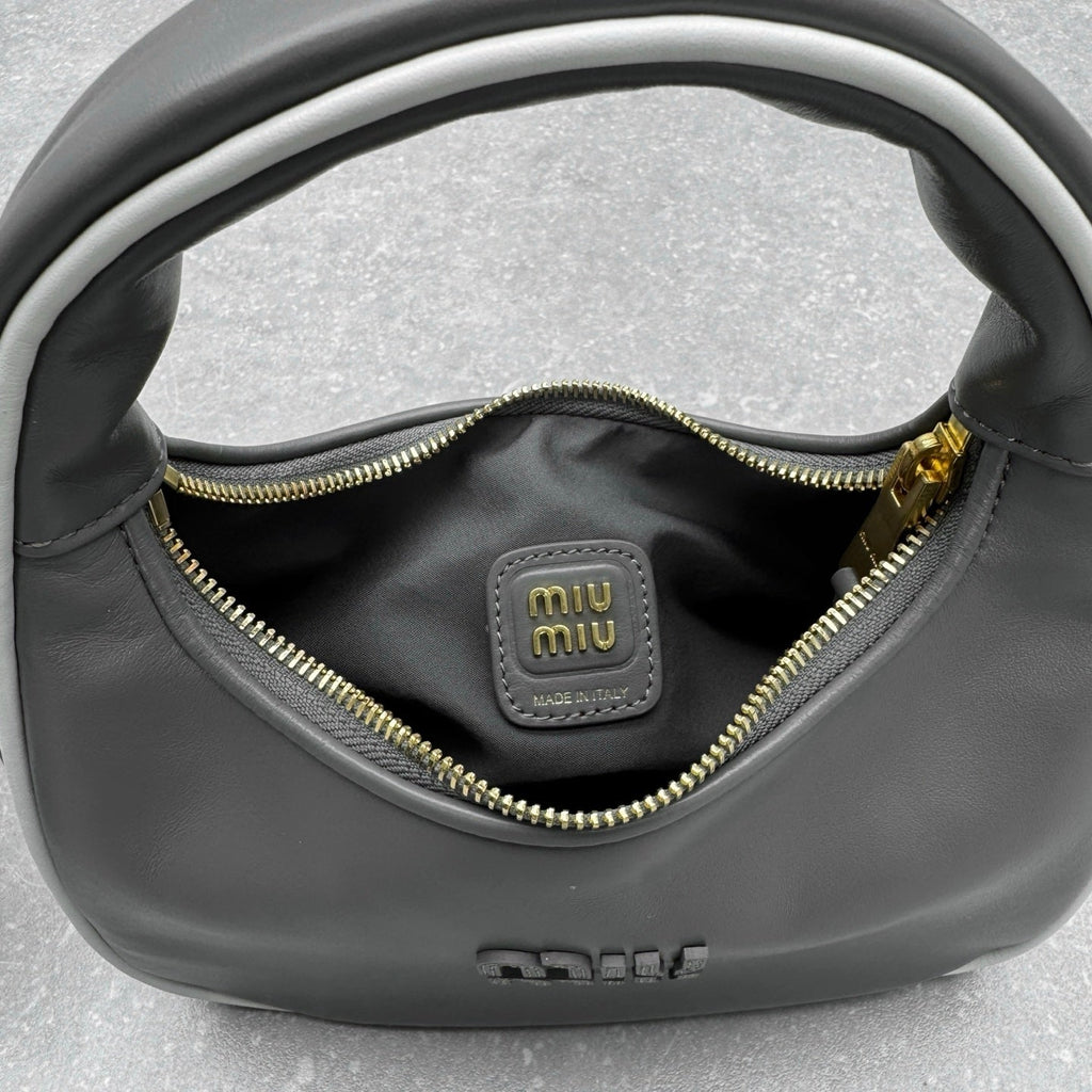 ＭＩ ＭＵ MATELASSÉ LEATHER CROSSBODY BAG GRAY