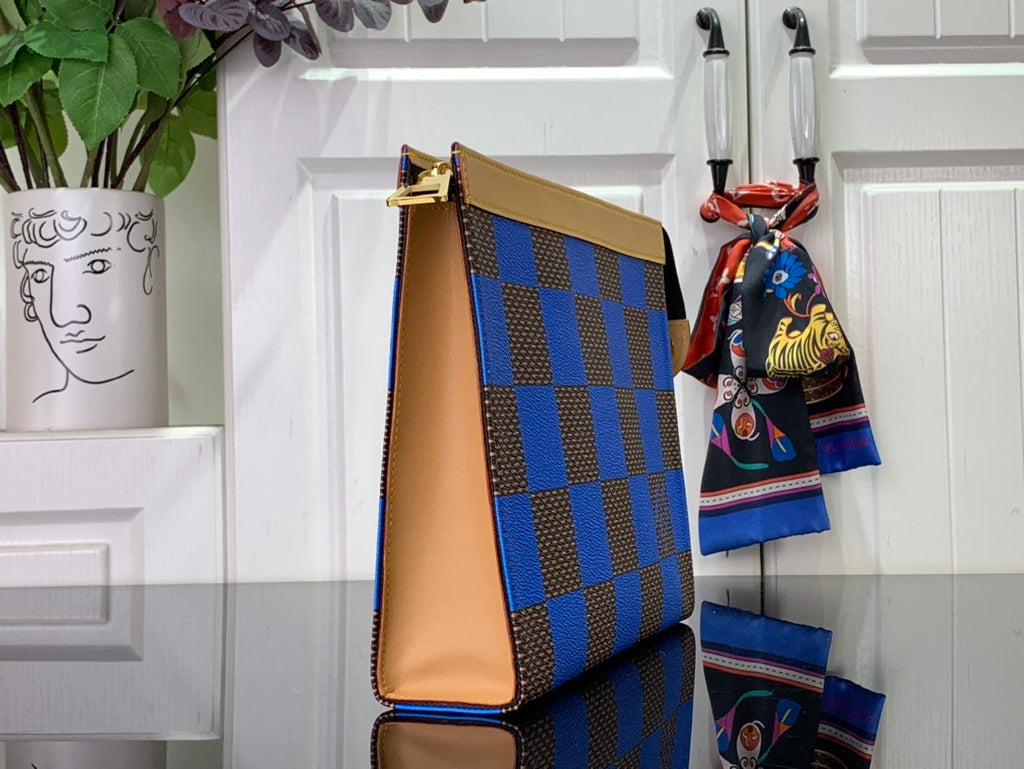 ＬＳ ＶＴＴＯＮ POCHETTE VOYAGE MM