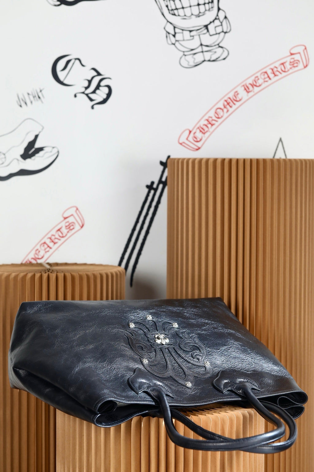 ＣＨＲＭ ＨＲＴＳ GRAINED CALFSKIN FLEUR TOTE BAG BLACK