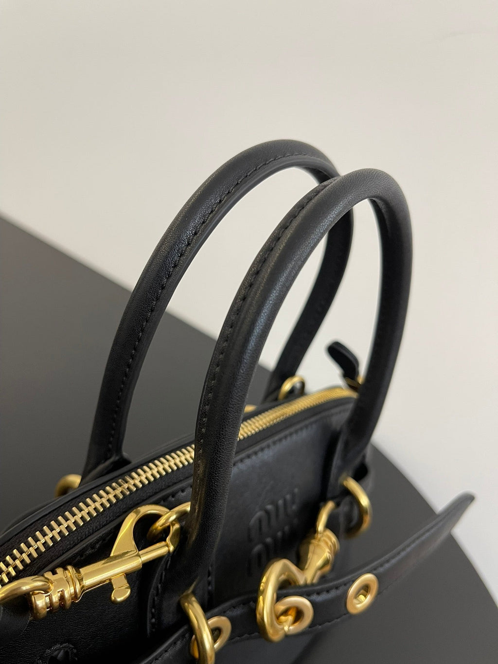 ＭＩ ＭＵ AVENTURE MINI NAPPA LEATHER BAG BLACK