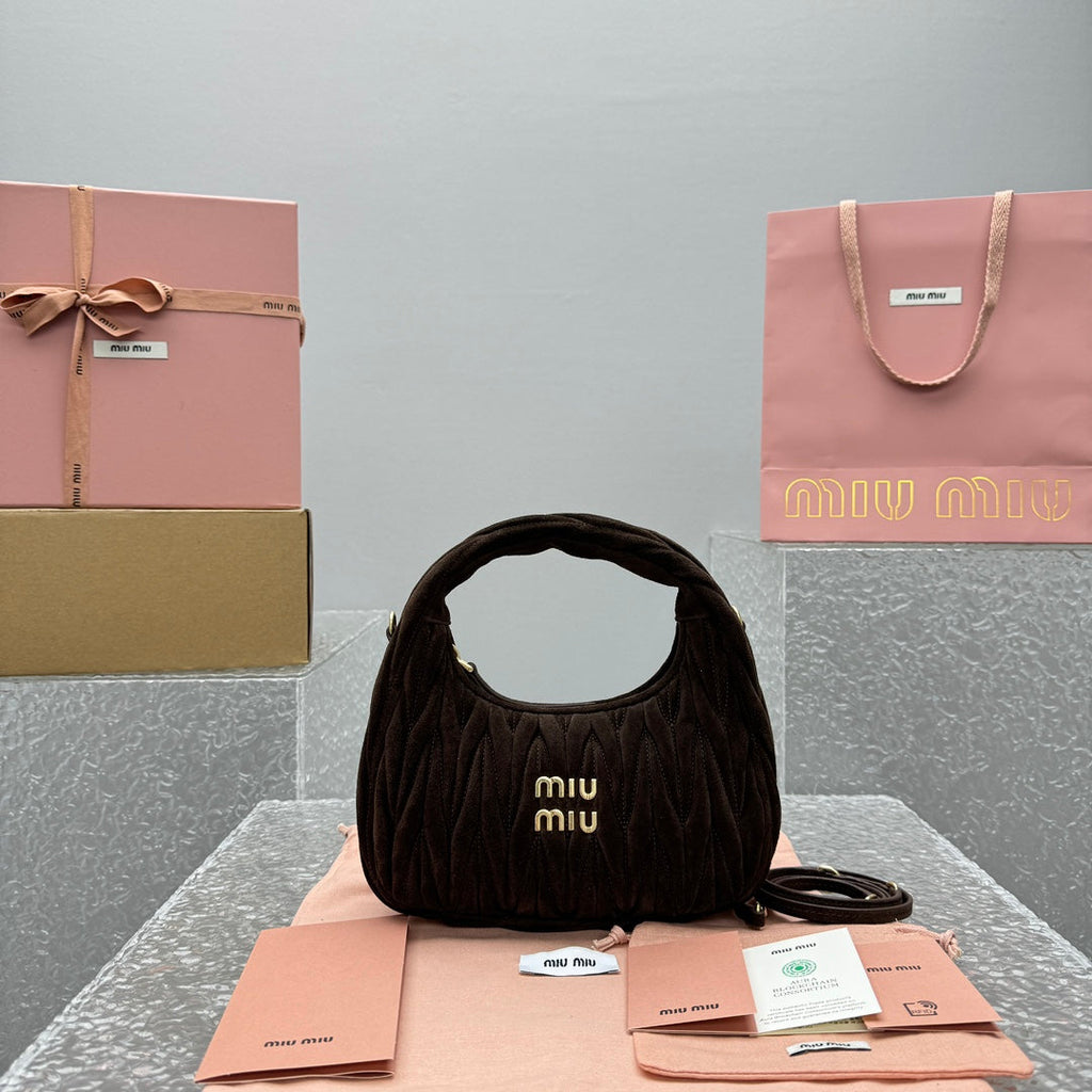 ＭＩ ＭＵ WANDER MATELASSÉ SUEDE HOBO BAG