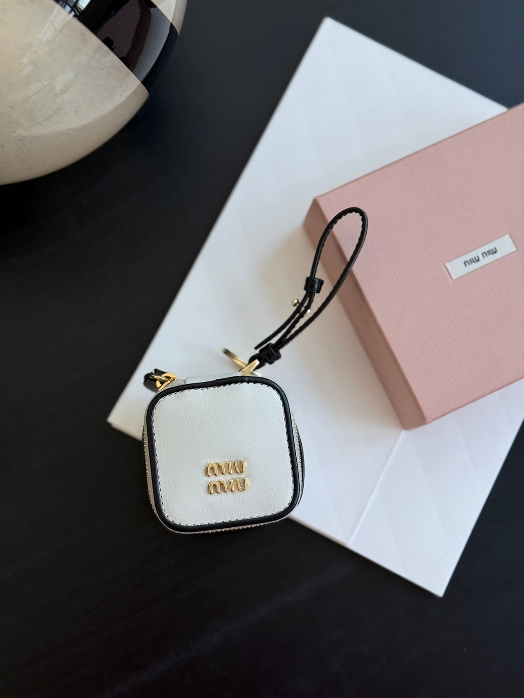 ＭＩ ＭＵ TRICK KEYRING WHITE
