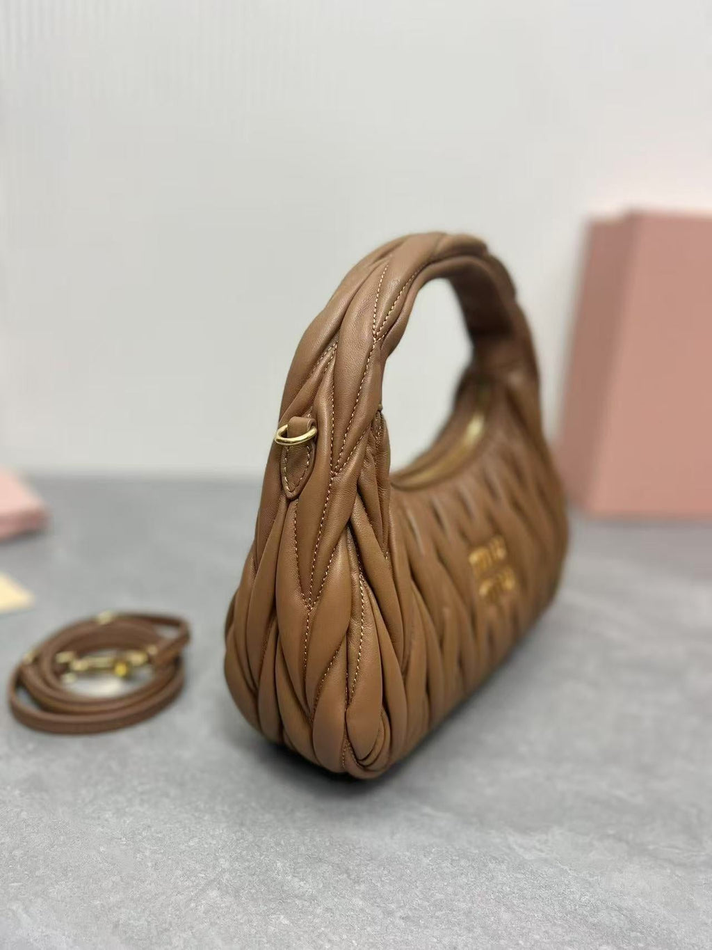 ＭＩ ＭＵ WANDER MATELASSÉ NAPPA LEATHER HOBO BAG