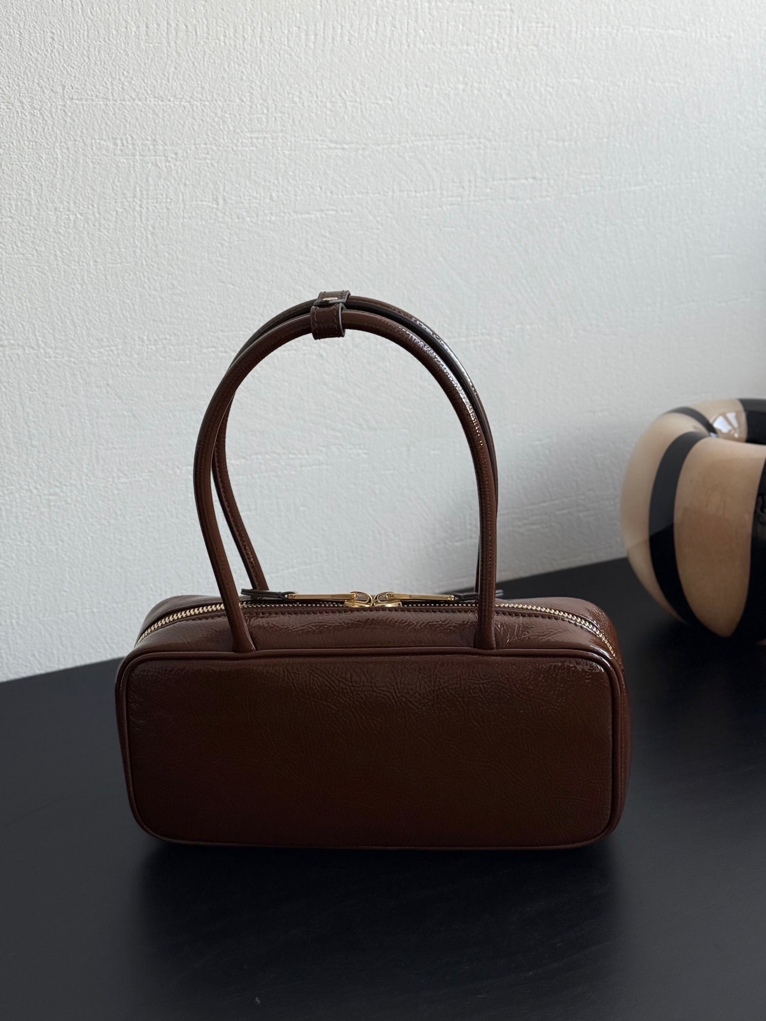 ＭＩ ＭＵ MATELASSÉ LEATHER TOTE BAG